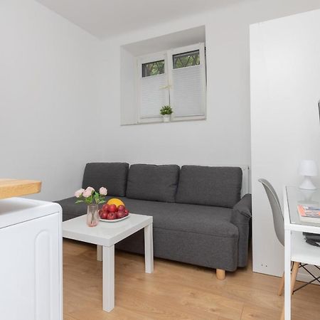 Micro Apartment Near Fort Mokotow By Noclegi Renters Varsó Kültér fotó