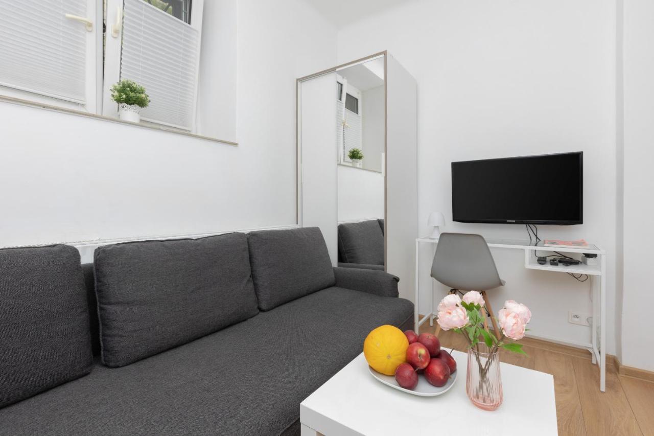 Micro Apartment Near Fort Mokotow By Noclegi Renters Varsó Kültér fotó
